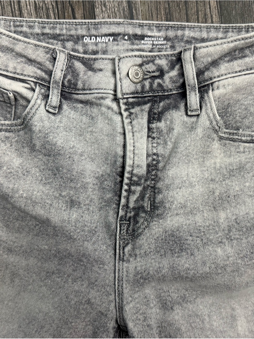Old Navy Womens Rockstar Super Skinny Charcoal soft jeans - size 4
